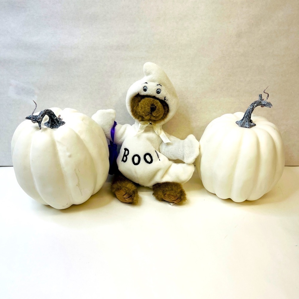 TABLEAU Halloween Ghost  Bear & 2 White Pumpkins - Picture 11 of 11